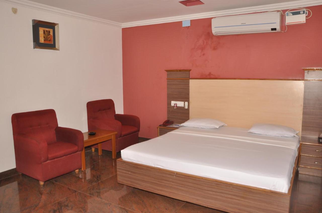 Hotel Pams Mayiladuthurai Exterior foto