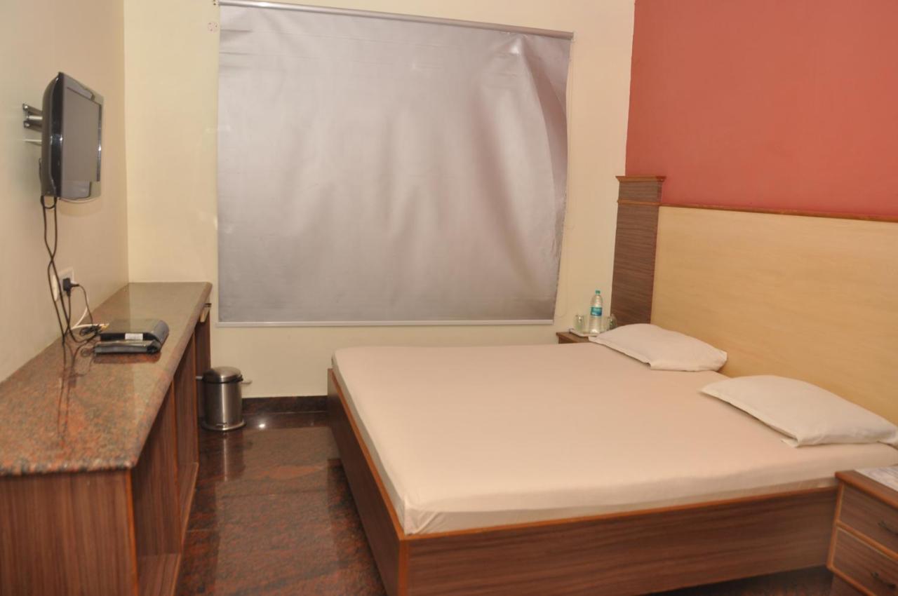 Hotel Pams Mayiladuthurai Exterior foto